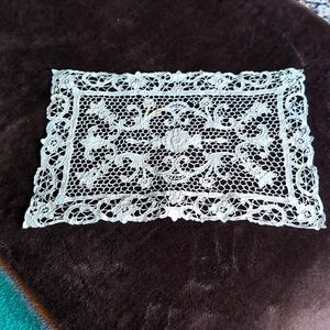 Lacy tray mat